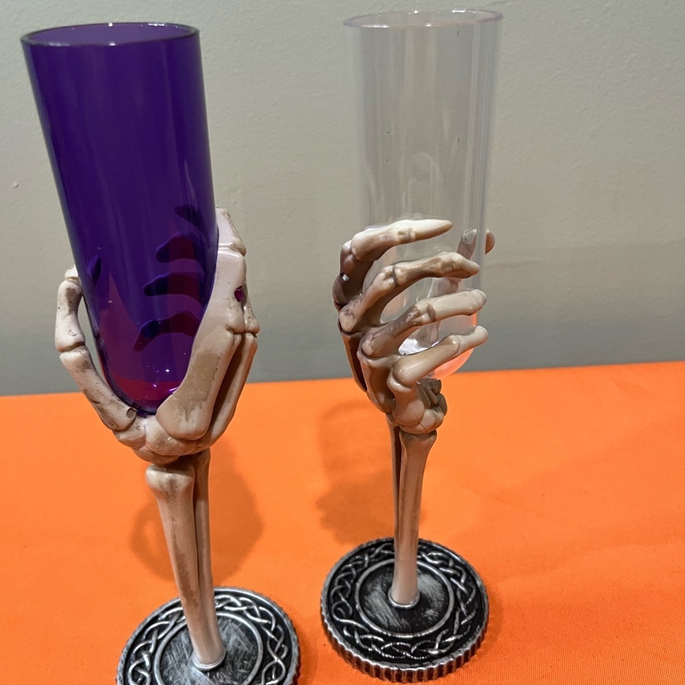 6/$25 Skeleton Hand Wine Glasses plastic - Picture 6 of 8